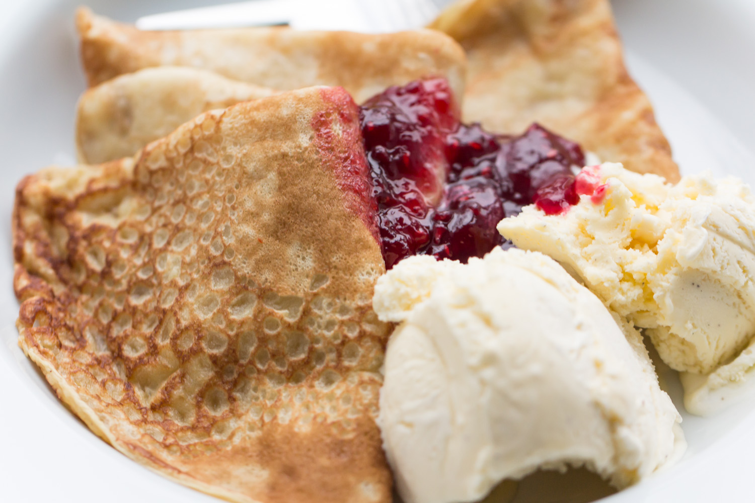 Hovkonditorn Pancakes with Sparkling Mineral Water