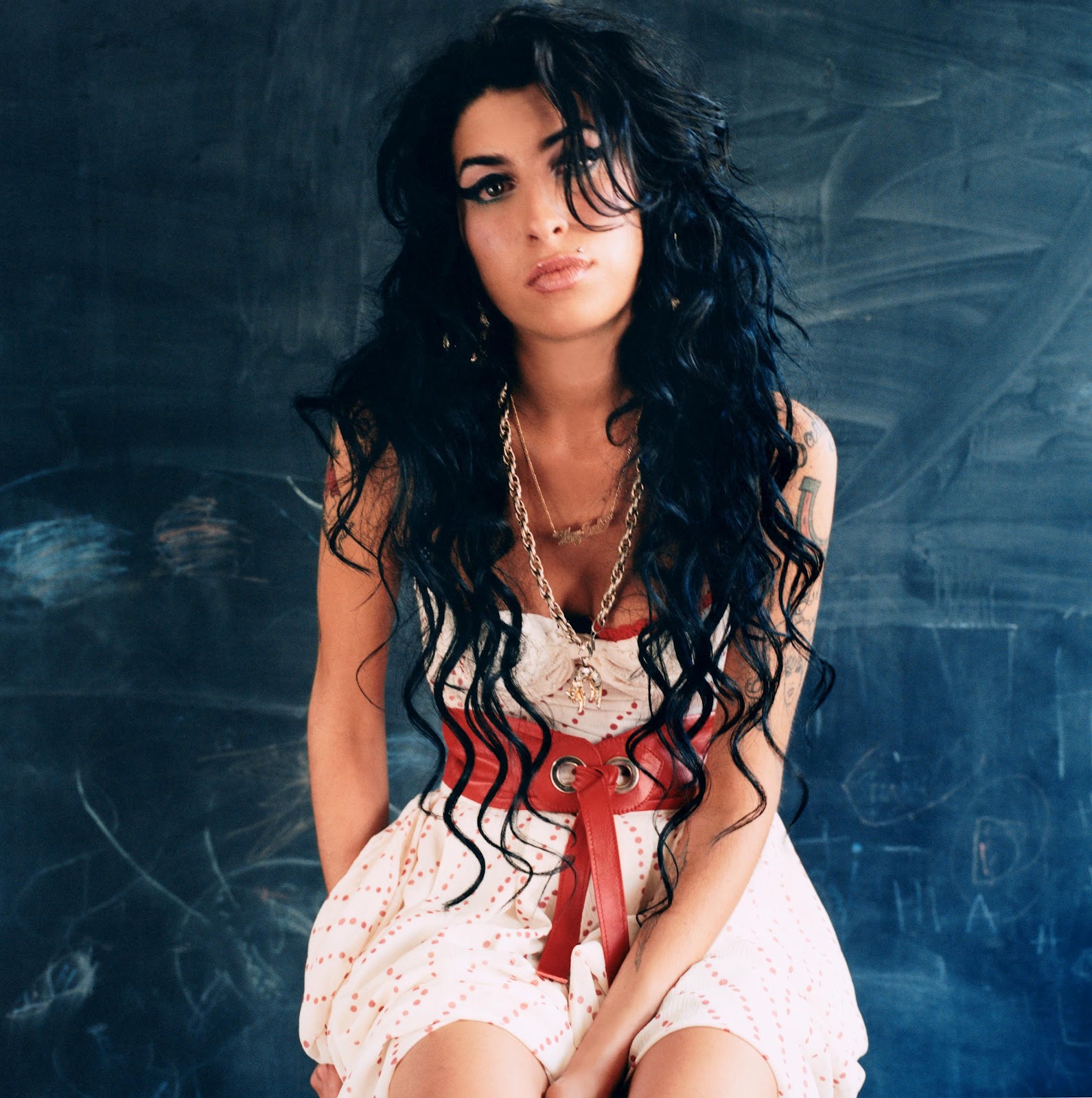 http://3.bp.blogspot.com/-bkekEW7RoRw/UA1mpKtBV3I/AAAAAAAABDo/8nur1PakcGQ/s1600/Um+ano+sem+Amy+Winehouse.jpg