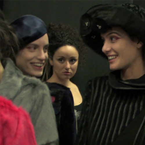 Kifutóra készen - Armani modellek a színfalak mögött - Emporio Armani divat show 2012 ősz 2012 - 2013 tél Kifutóra készen - Armani modellek a színfalak mögött - Emporio Armani divat show 2012 ősz 2012 - 2013 tél