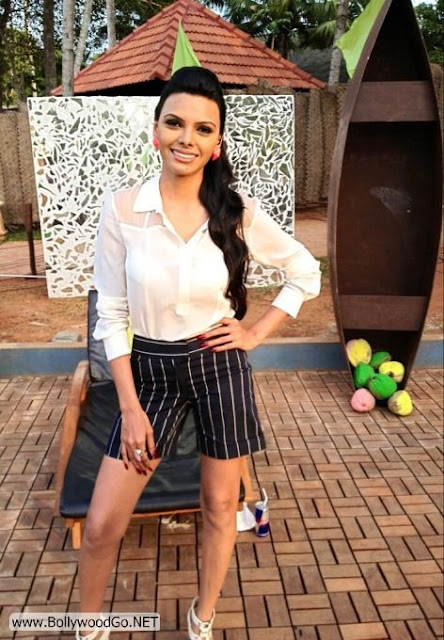 sherlyn-Chopra-+(2) Sherlyn Chopra Gorgeous Pictures from MTV indianudesi.com