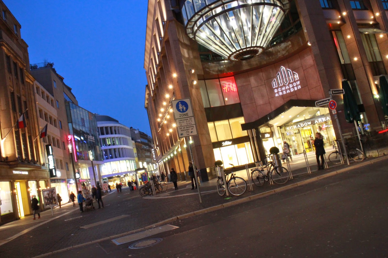 ファーストクラスに搭乗できたらブログやめるんだ デュッセルドルフ デパート比較 Karstadt Garelia Kaufhof Breuninger Schadow Arkaden Ko Galerie
