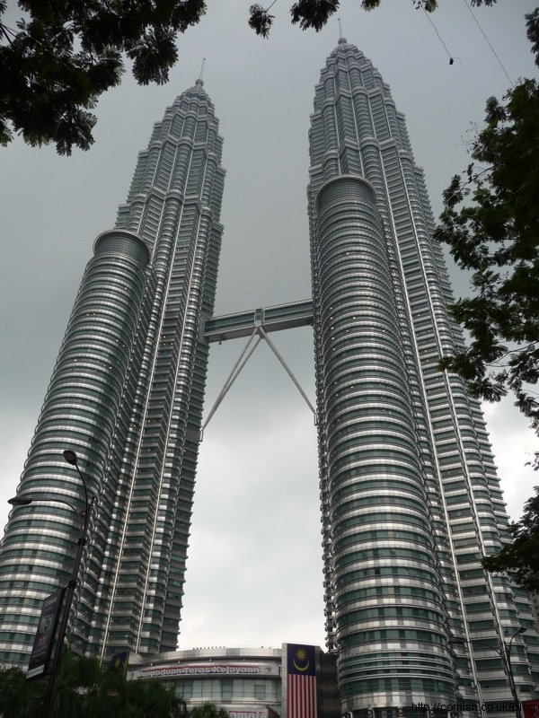CIVIL ENGINEERING PROJECTS: The Petronas Towers