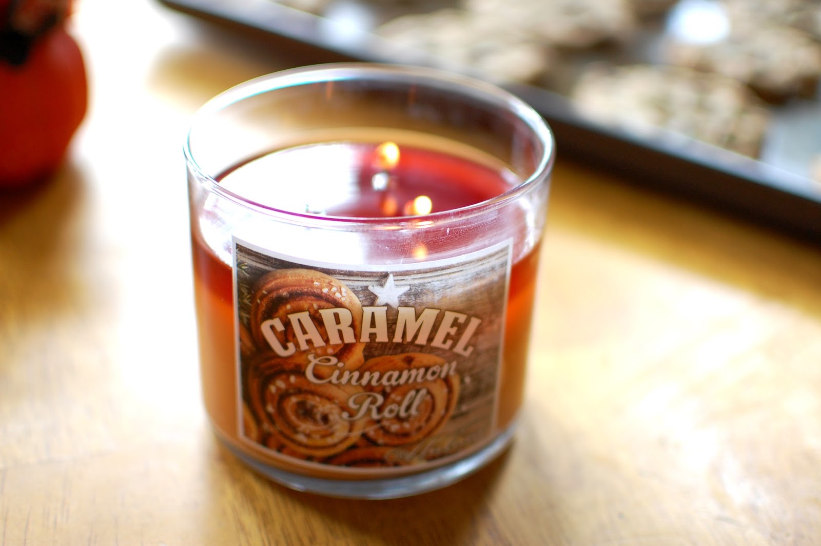 The Redolent Mermaid 719 Walnut Avenue Caramel Cinnamon Roll Candle