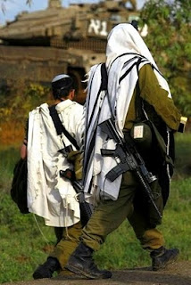 jewish+soldier+wearing+shawl2.jpg
