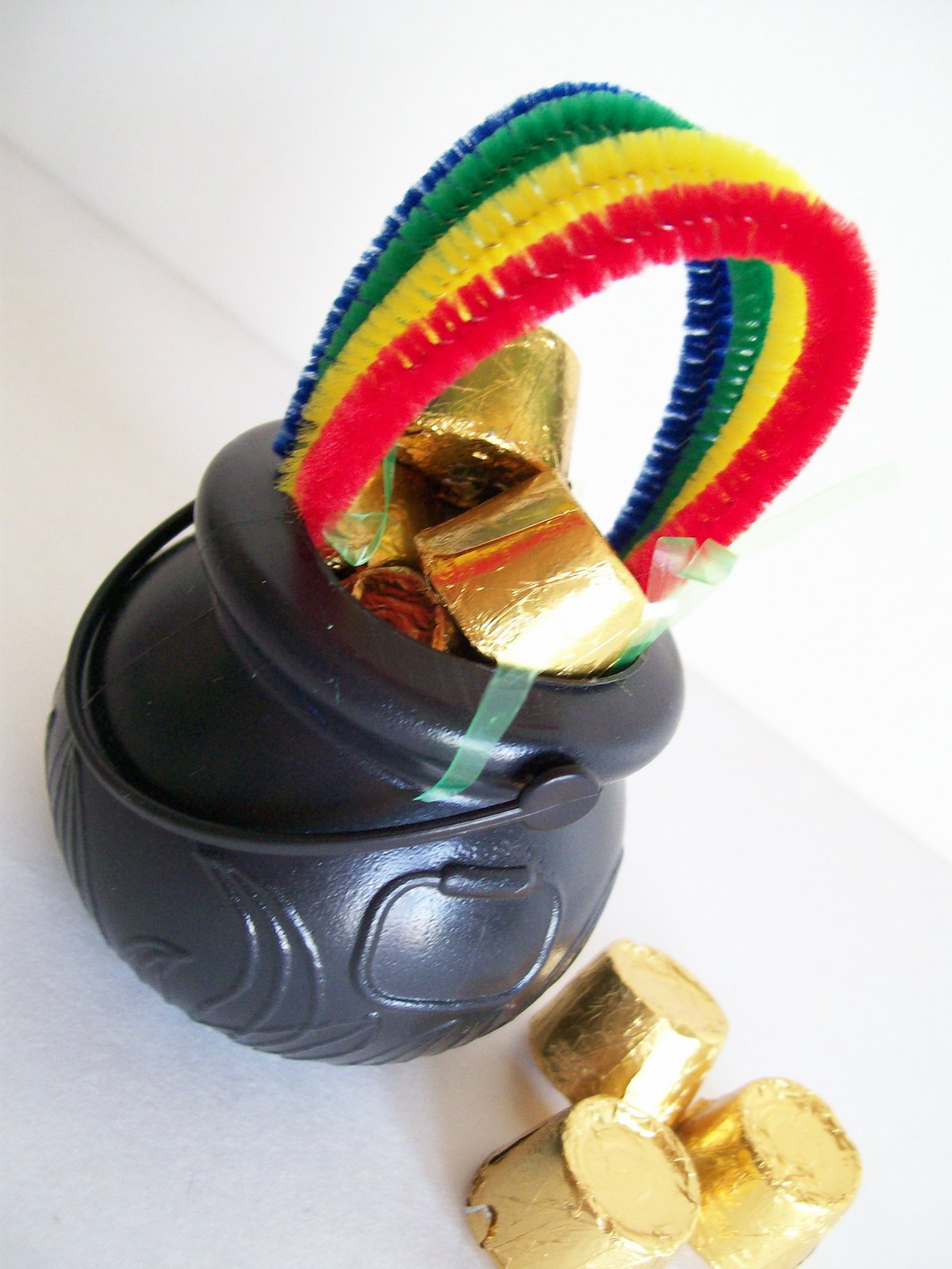 Serving Pink Lemonade Pot of Gold