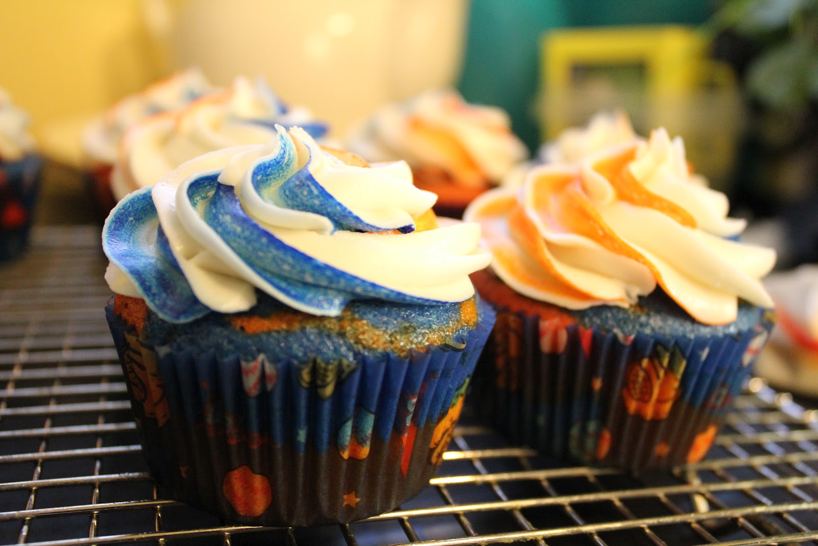 Little Kitchen (or New Hip) on the Prairie Batter Up! Colourful Cupcakes!