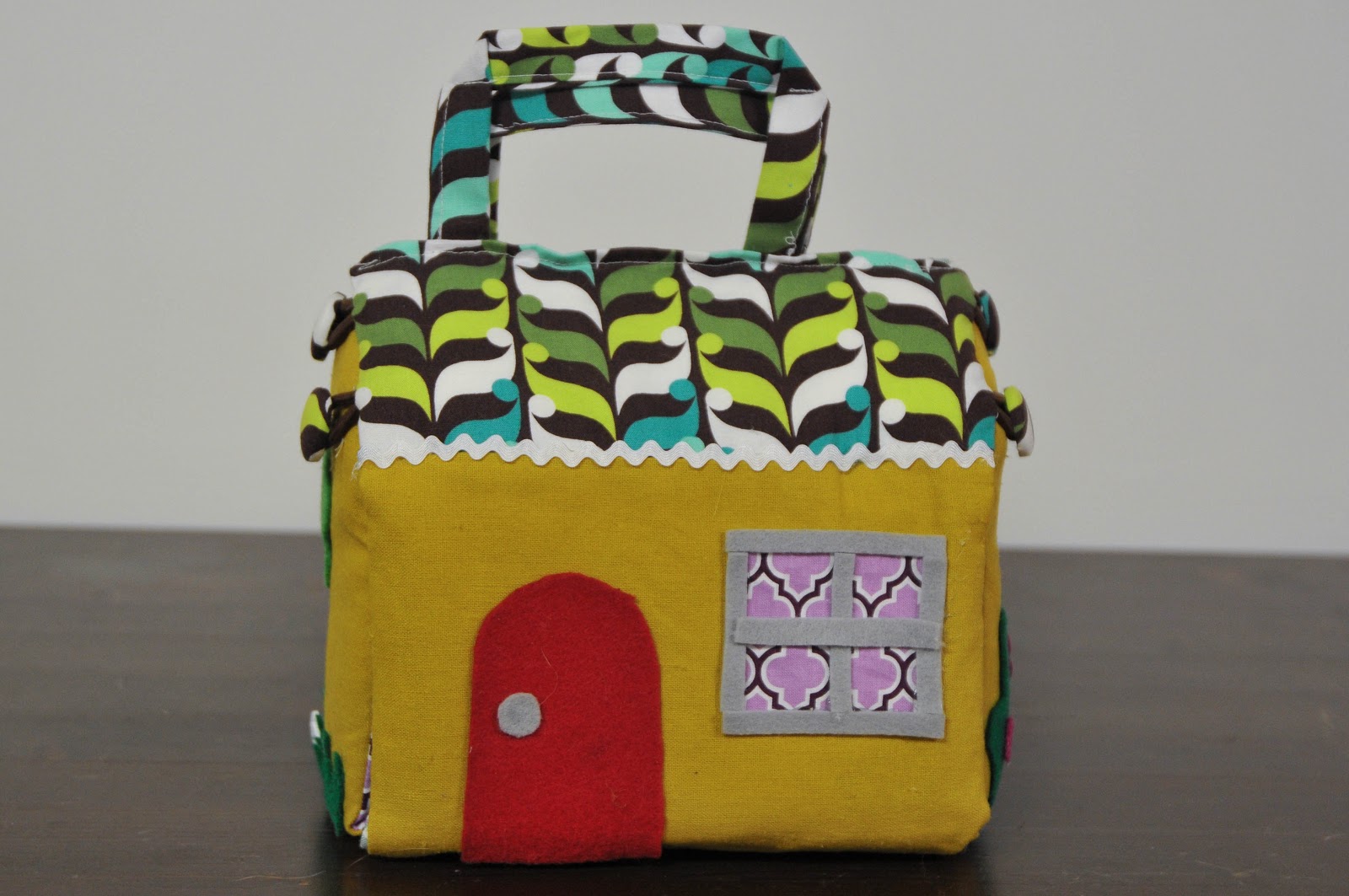 Twomany Fabric doll house
