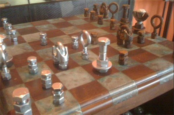 SEPAM Xadrez: Jogos de xadrez feitos de materiais reciclados
