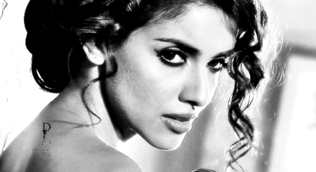 Asin1 - Asin B&W Face close up Stills