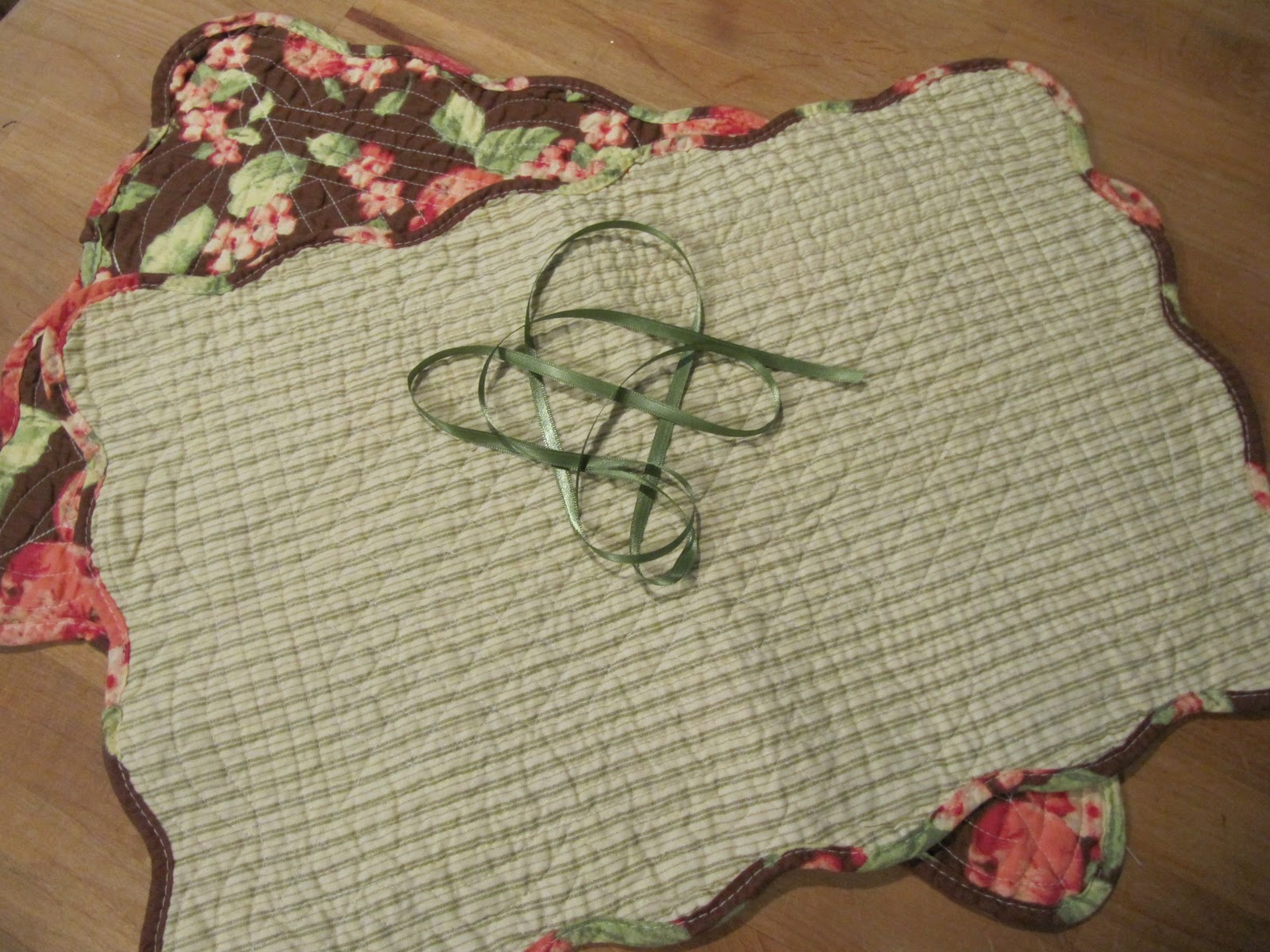 Sew Many Ways... Make A Gift On The 25th Club...Bread Wrap With Warmer