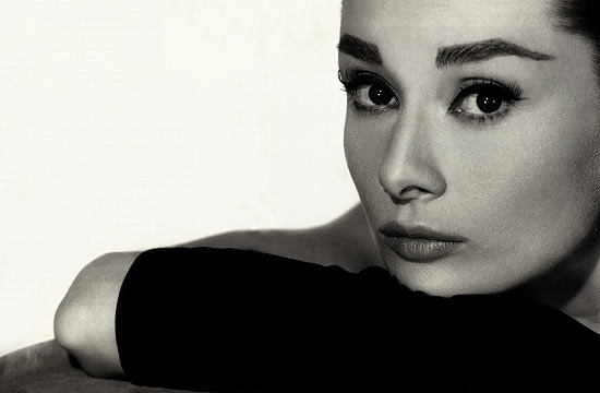 http://3.bp.blogspot.com/-bv9jykQwSgg/T1feYwtPPJI/AAAAAAAAAYY/OEWg8dh_R0o/s1600/audrey-hepburn0.jpg