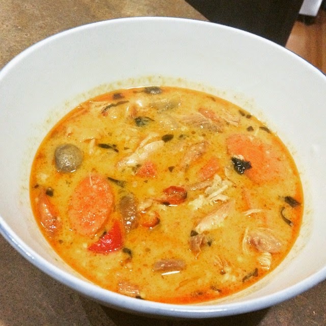 Daz in the Kitchen Slow cooked Thai chicken curry soup