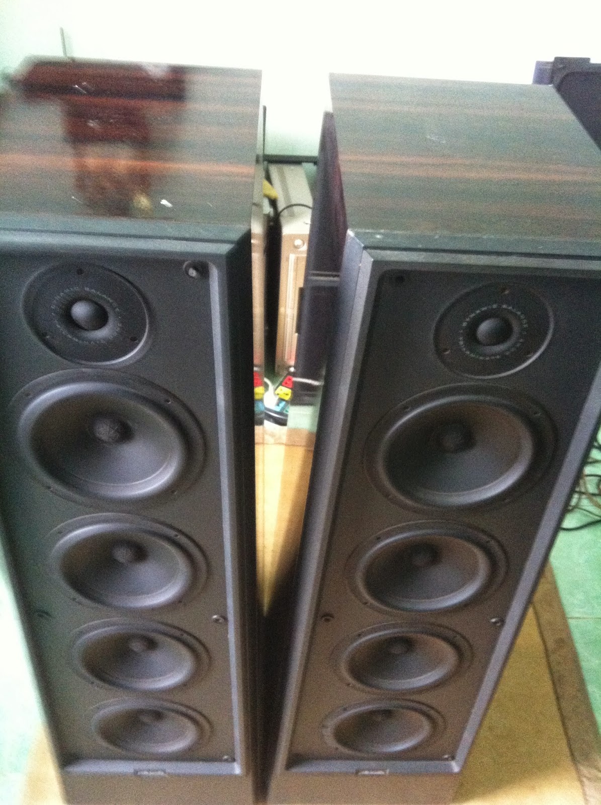 Phía trên Polk Audio LS90 Phía trên Polk Audio LS90