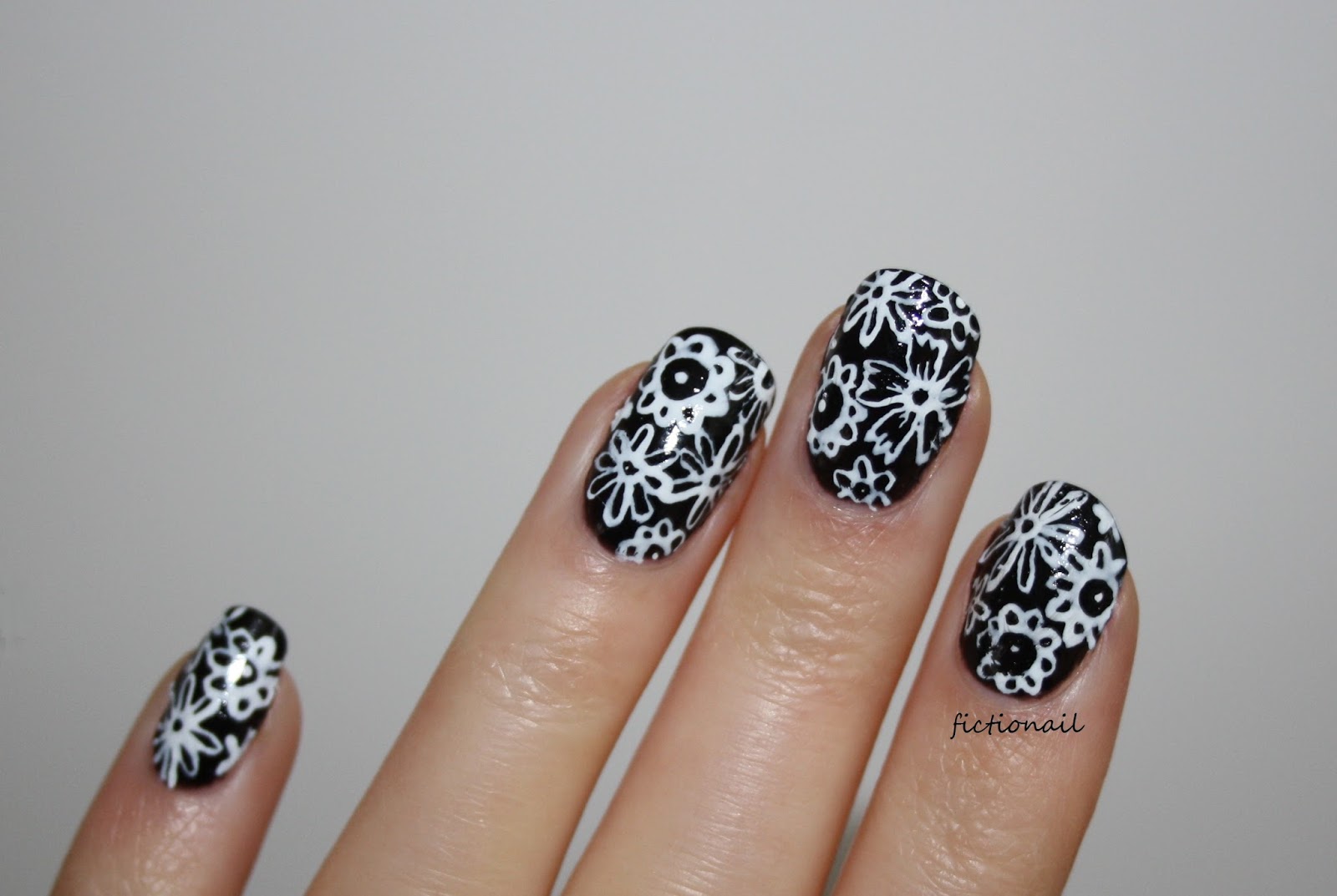 Black and White Flower Nails