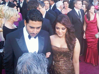 Aishwarya with Abhishek represent India at Oscars 2011 photos