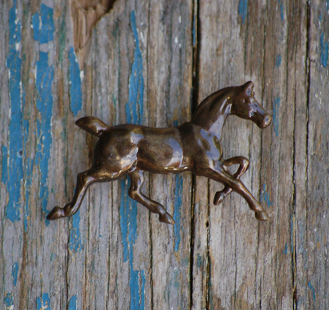 https://www.etsy.com/listing/239638800/horse-tie-pin-western-lapel-pin-brooch?ref=shop_home_active_6&ga_search_query=tie%2Bpin