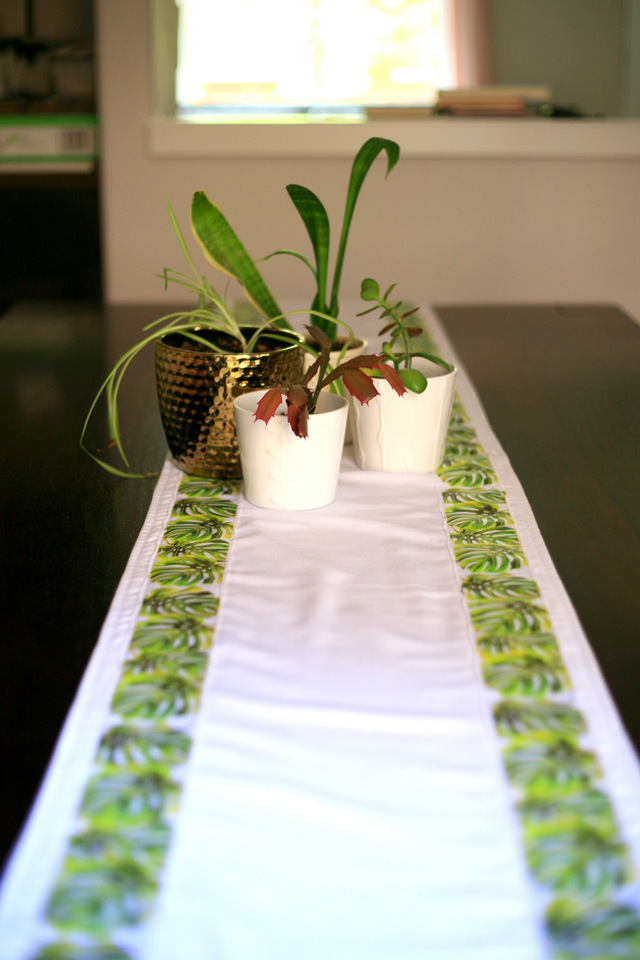 DIY ribbon trim table runner tutorial / Create / Enjoy