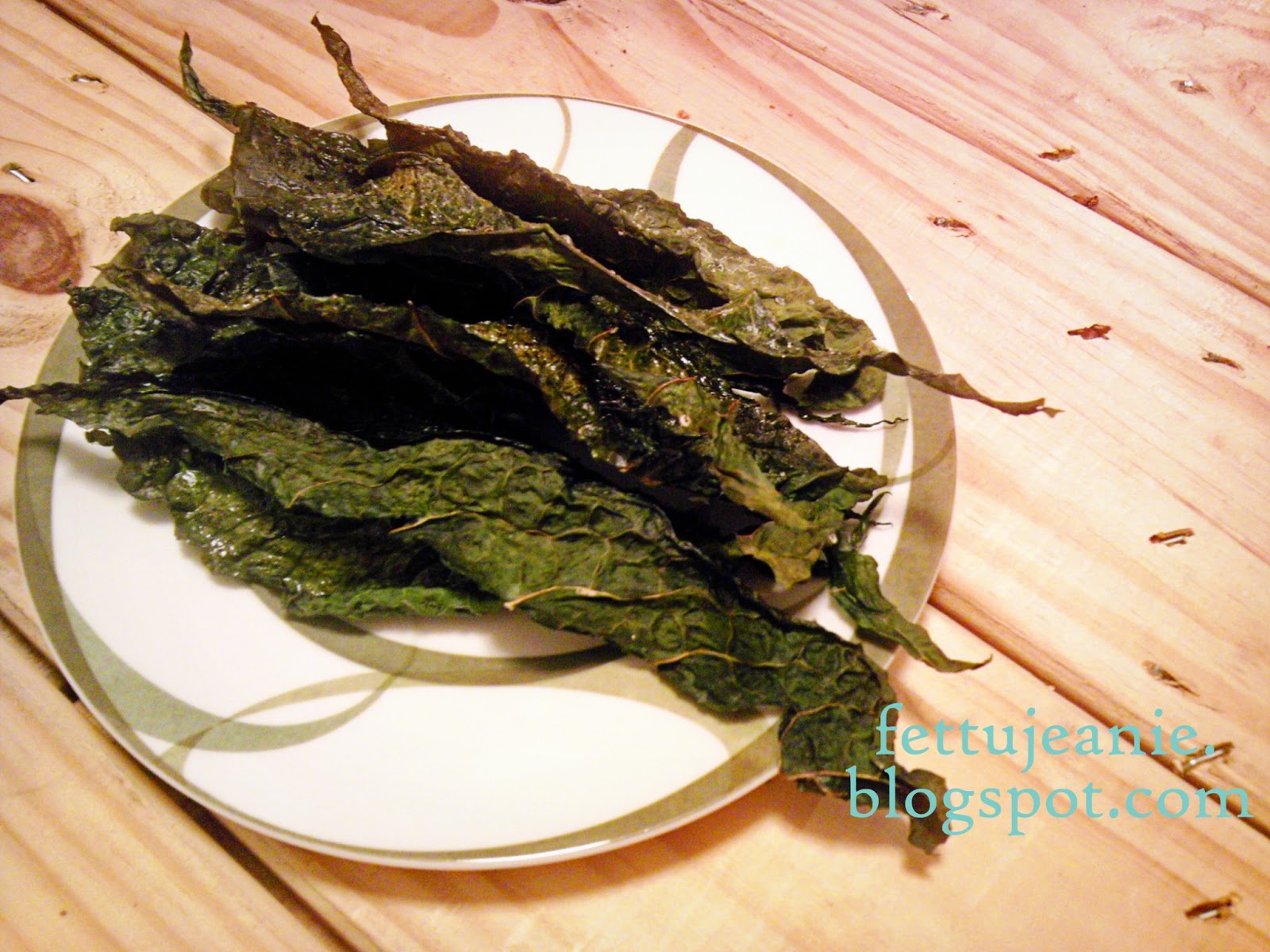 Fettujeanie Kale, Pineapple, and Almond Milk Smoothie
