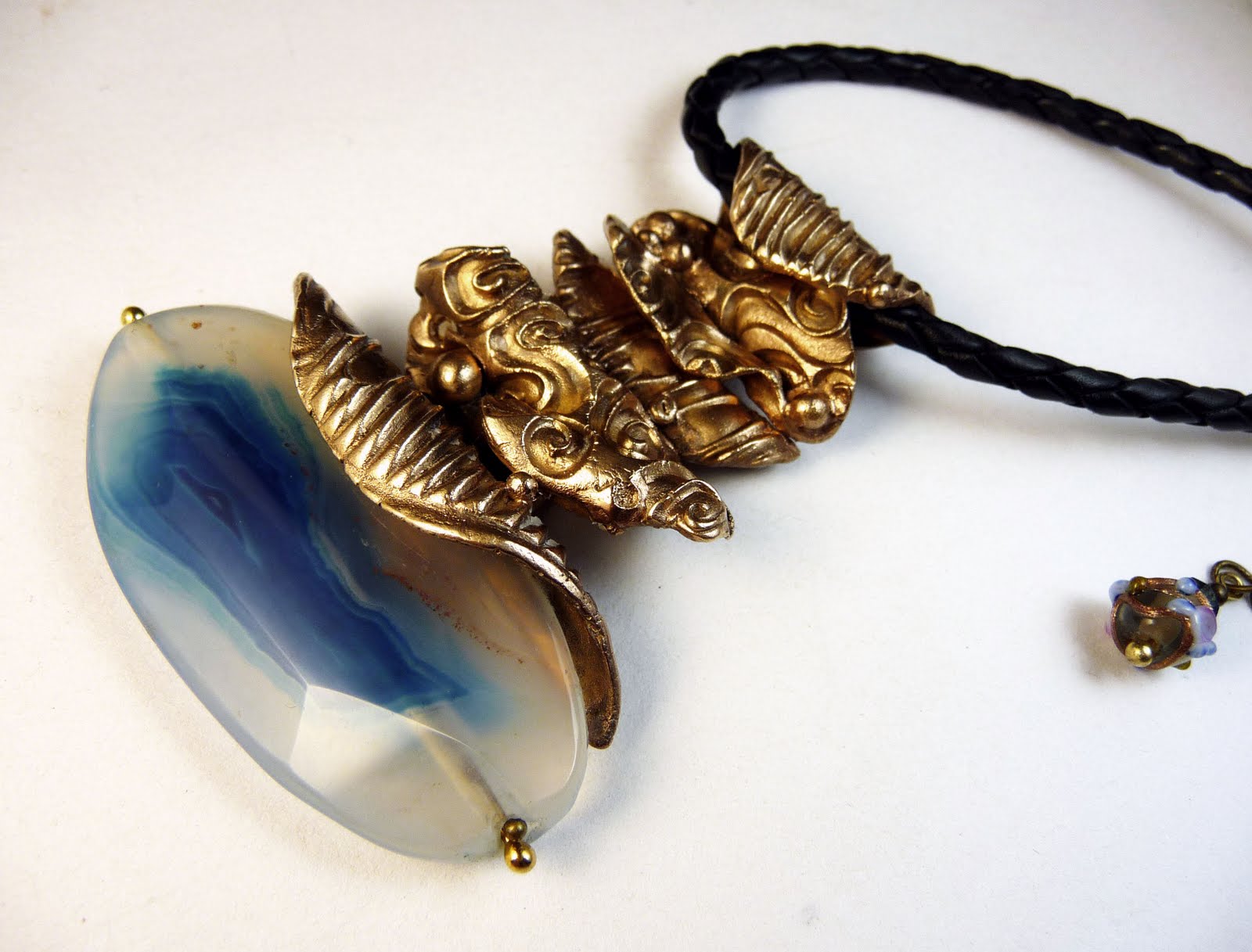 Bijoux de Création Nouvelle série de bijoux en bronze or antique, cristal, agate...Episode 1.