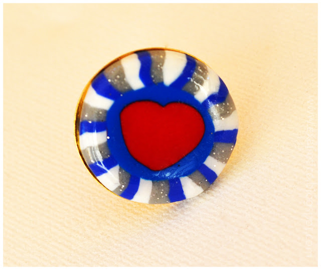 Δαχτυλίδι καρδιά από πολυμερικό πηλό (fimo) και υγρό γυαλί σε κόκκινη- μπλε -λευκή απόχρωση.