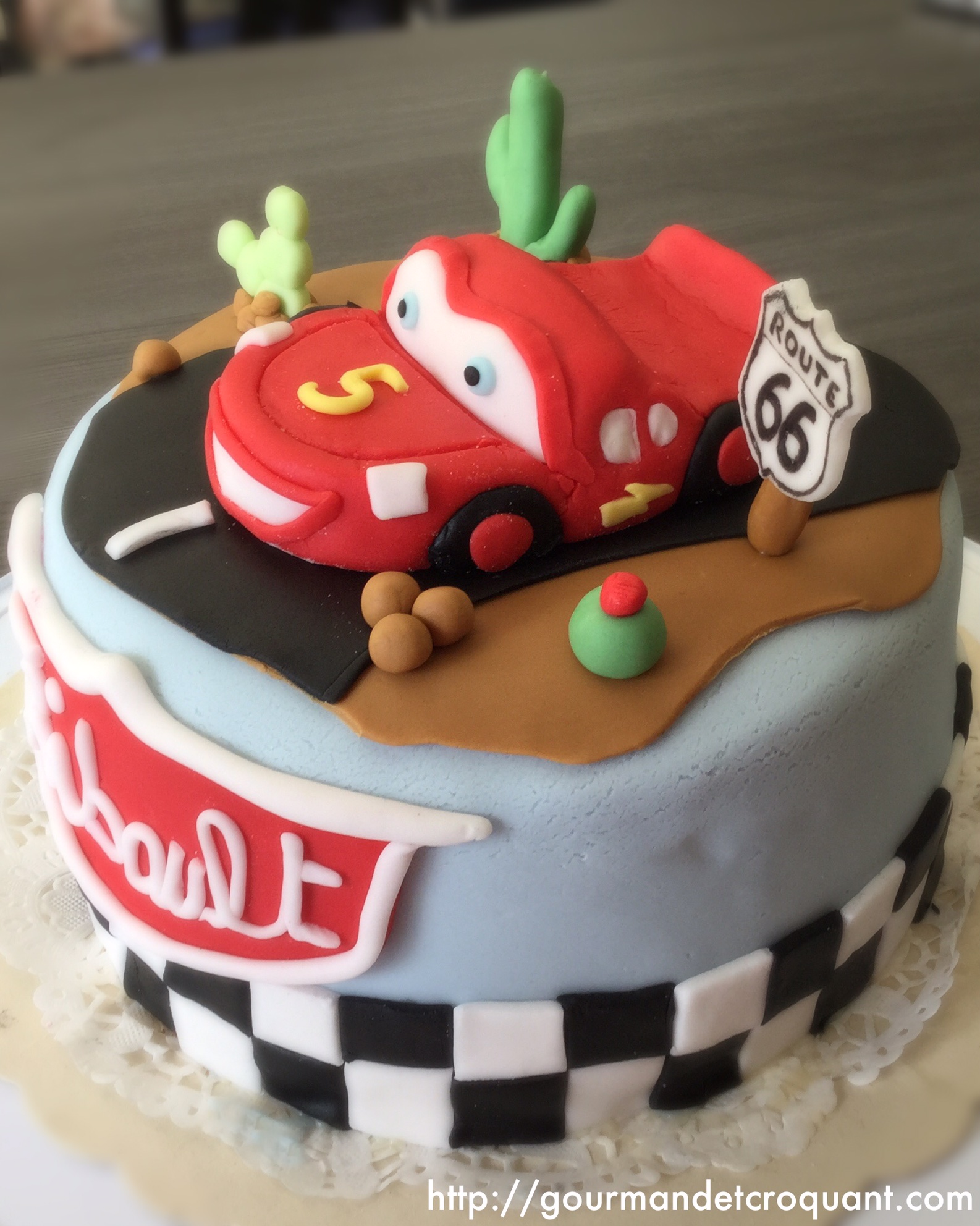 Gourmand et Croquant: Gâteau d'anniversaire sur le thème Cars de
