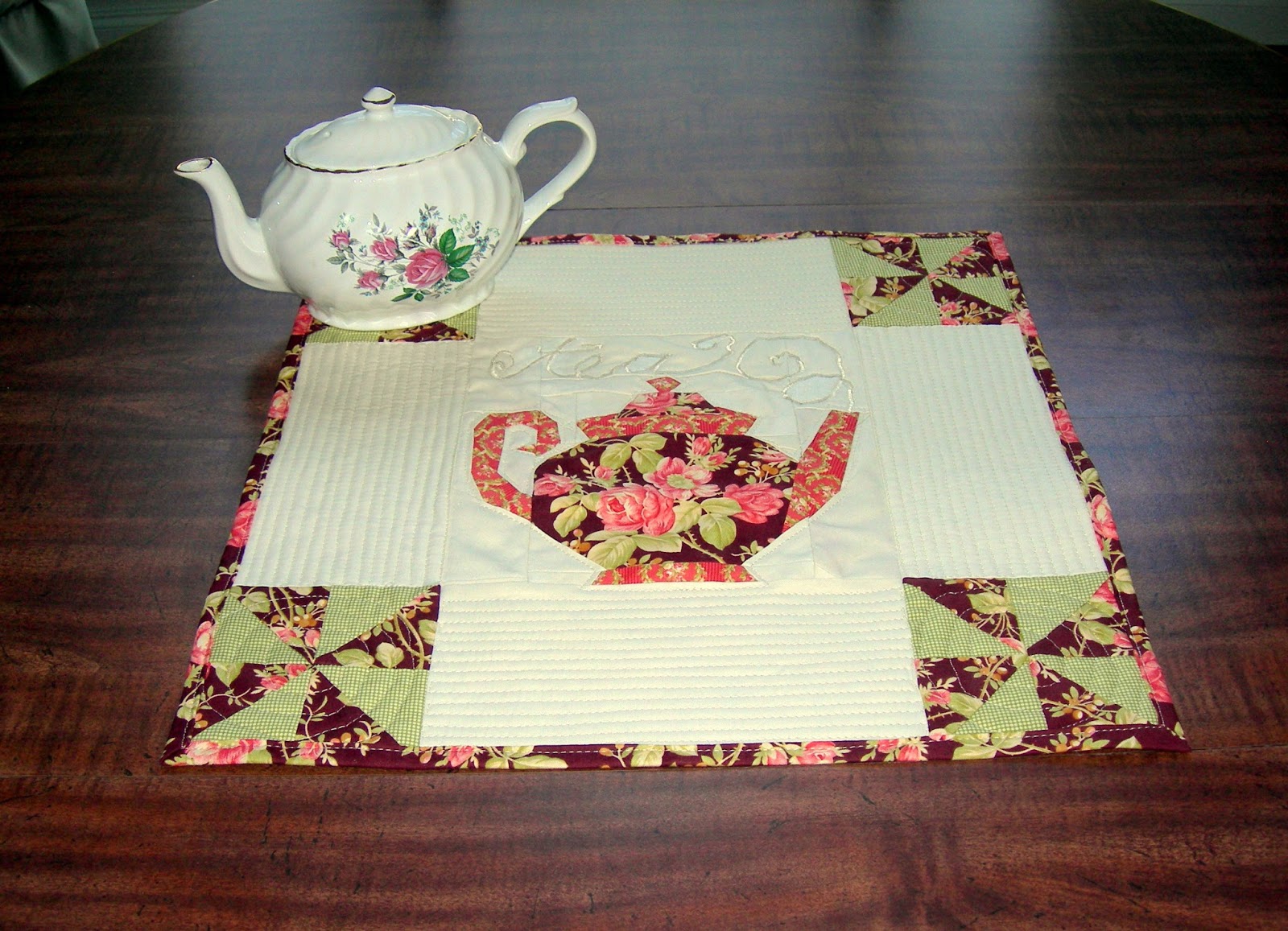Susie's Sunroom Elegant Teapot Table Topper