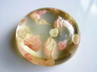 Confetti Paperweight - Real flower petals paperweight