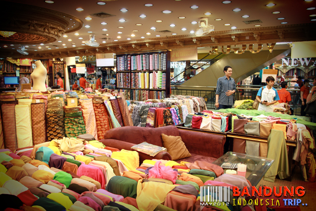 ChiLaBaey's Spot Trip Bandung Toko Kain Vogue Di Pasar