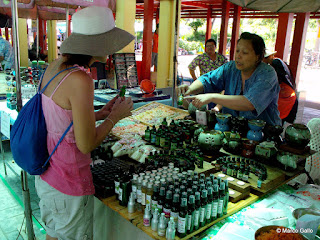 MERCADO FLOTANTE TALING CHAN, BANGKOK. TAILANDIA