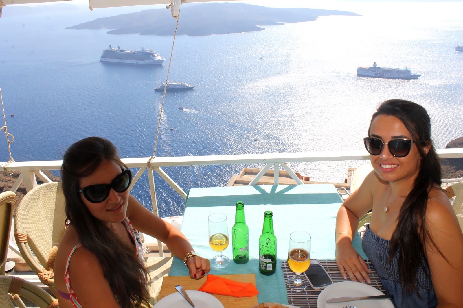 holiday at greek islands santorini 4