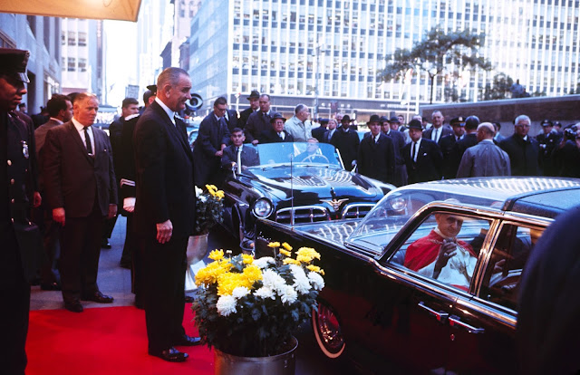 Stunning Image of Pope Paul VI and Lyndon B. Johnson on 10/16/1955 