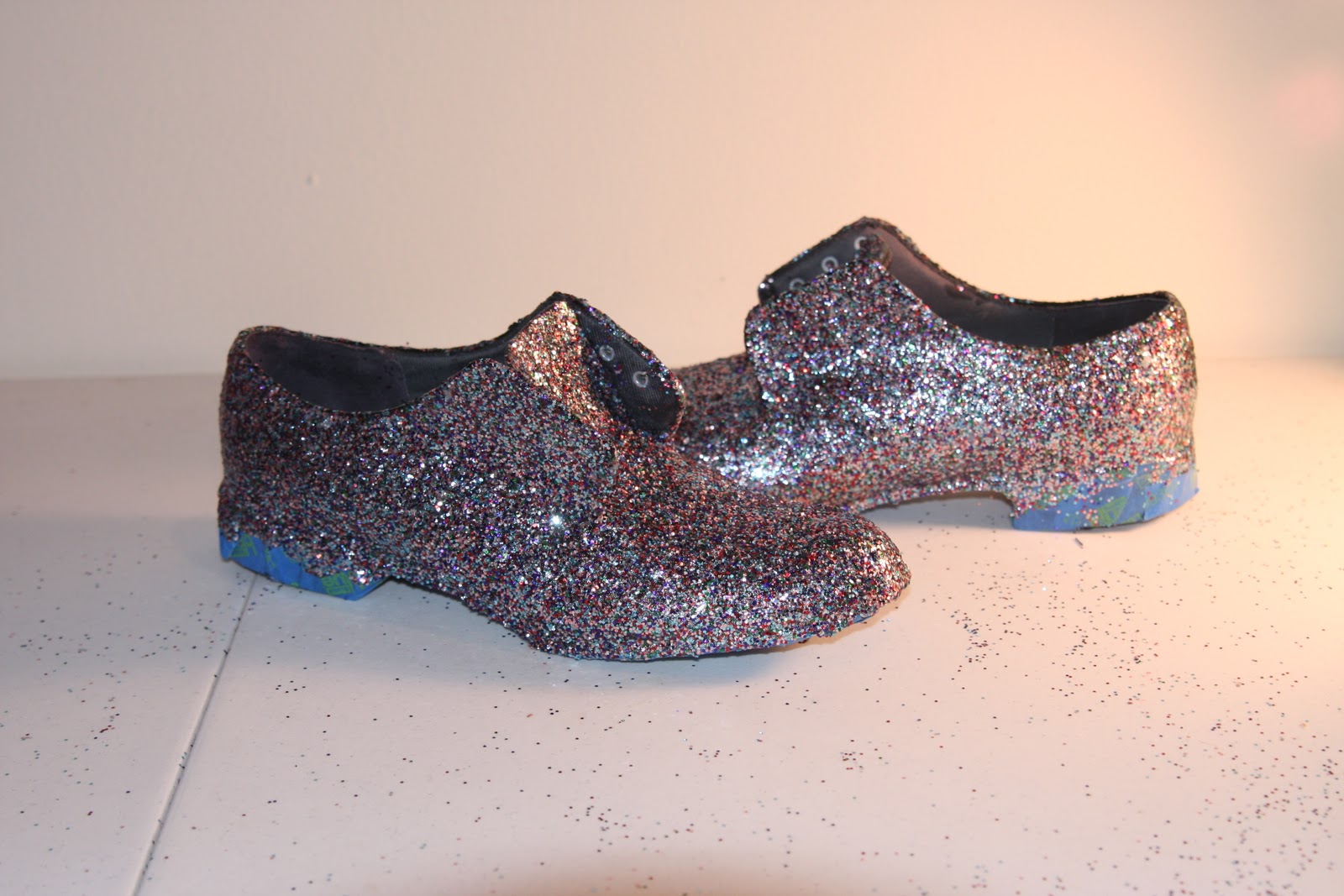 the DIY GLITTER SHOES