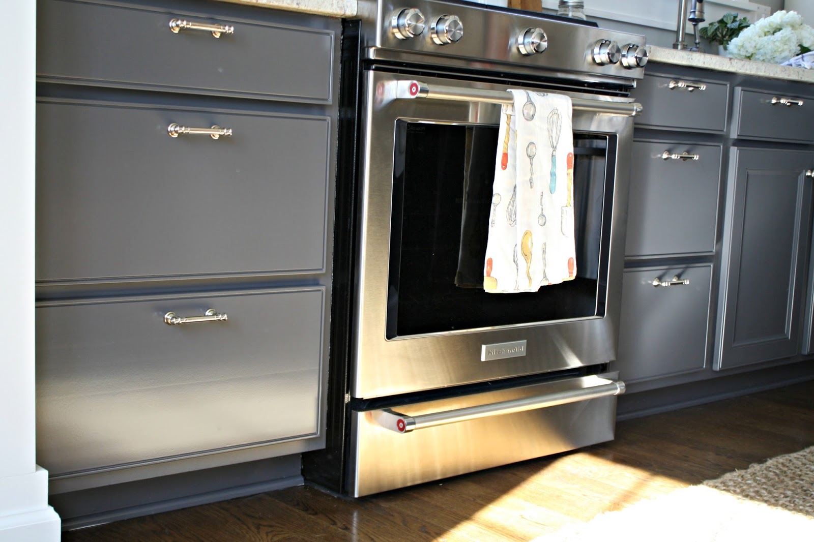 Painted Cabinet the epic how to paint your kitchen cabinets tutorial! from thrifty Painted Cabinet the epic how to paint your kitchen cabinets tutorial! from thrifty