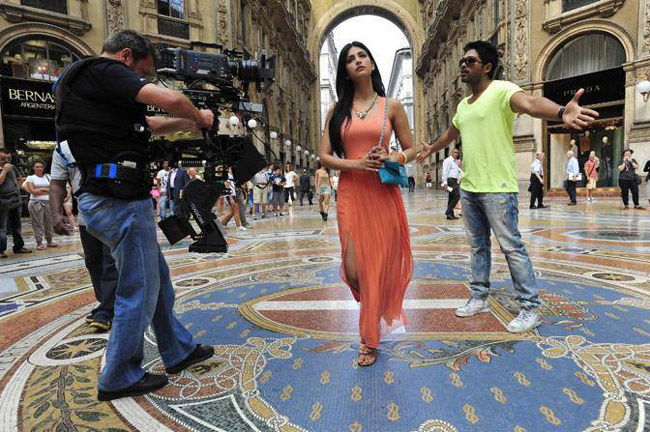 Race Gurram Latest Working Stills