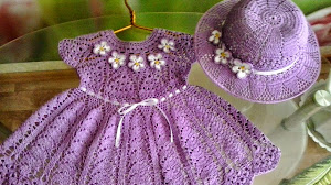 Encantador conjunto de vestido y sombrero para niña al crochet