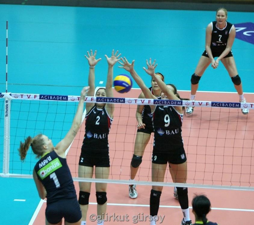 Vakifbank ganha do Besiktas por 3 a 0 durante a partida da Liga Turca de  Vôlei Feminino_