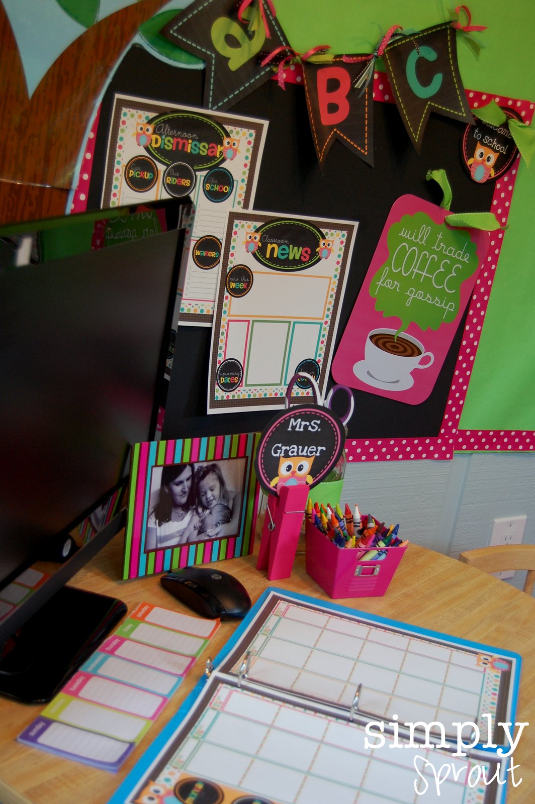 Teachers head back to school in style with cute classroom decor kits