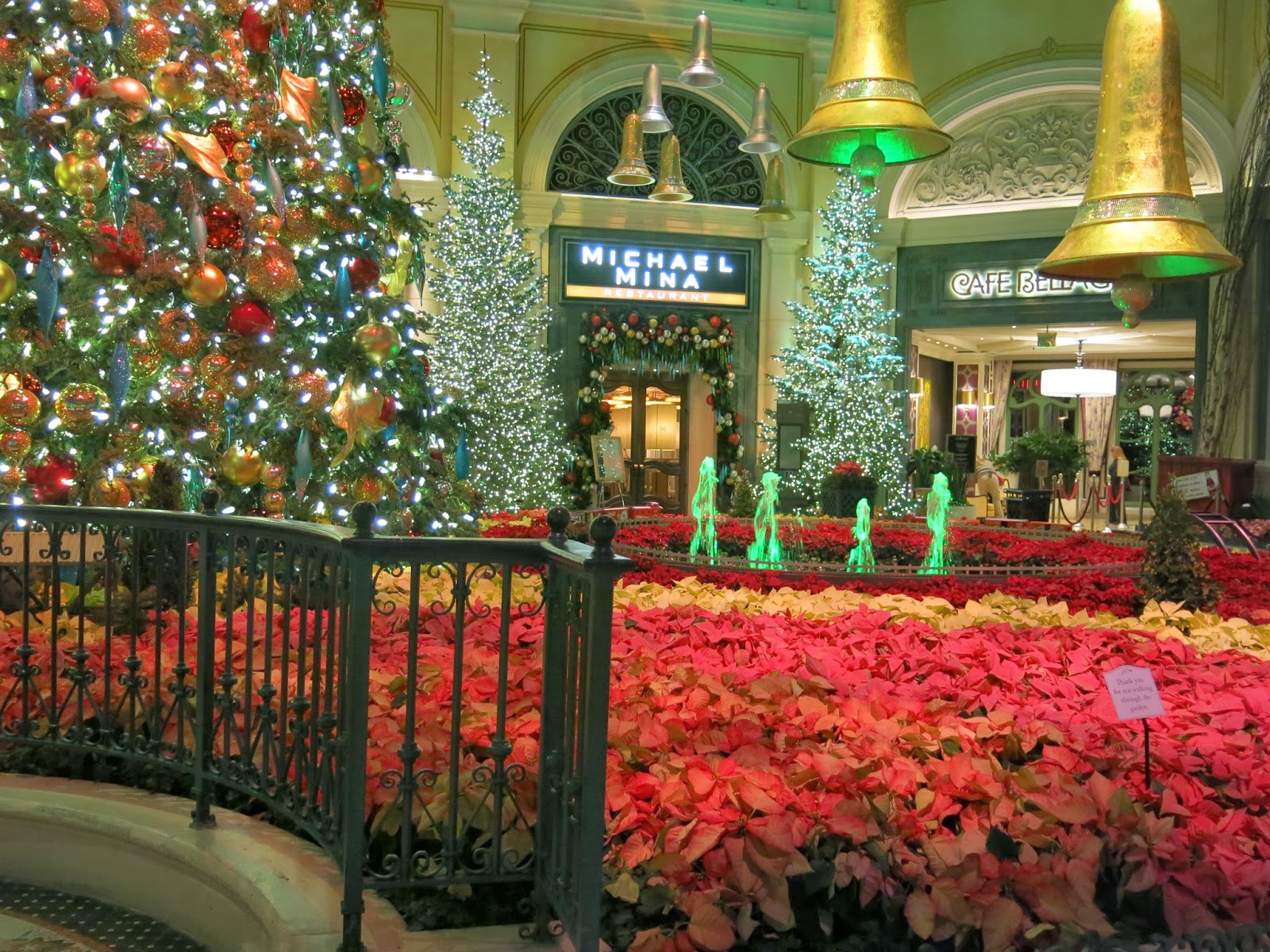 LAS VEGAS DAZE Photos of Bellagio Christmas Conservatory 2013 during