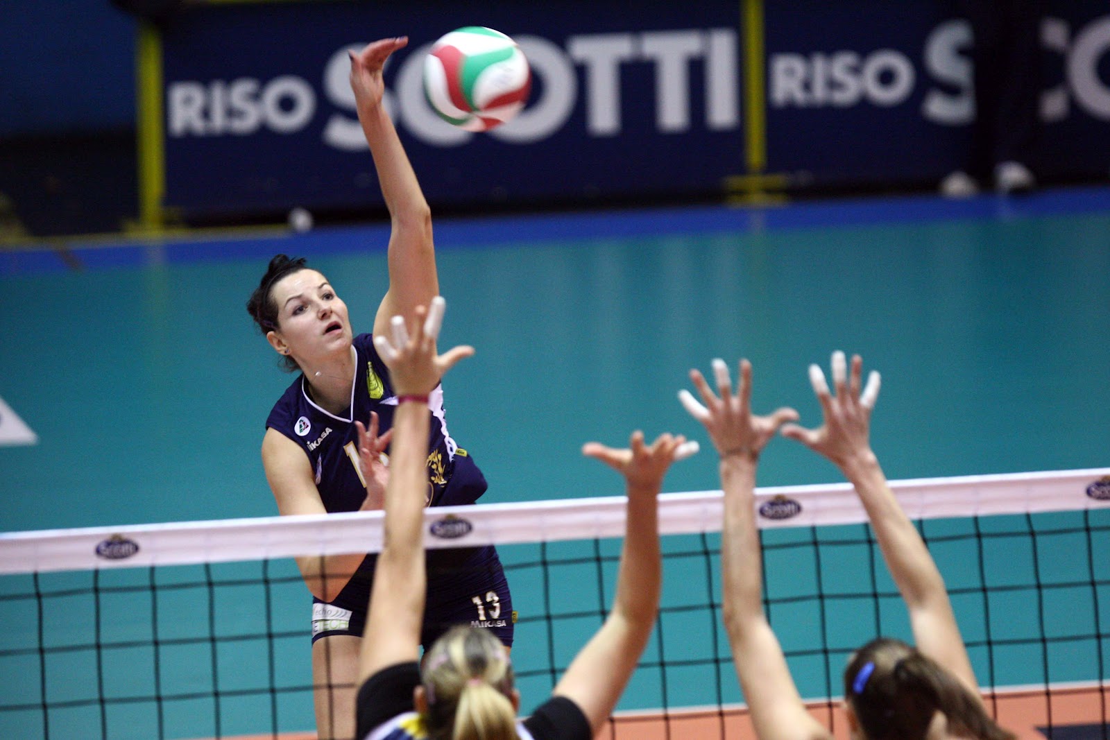 Sérvia vence Itália e conquista 1º título do Mundial Feminino de Vôlei -  Esportes - R7 Olimpíadas