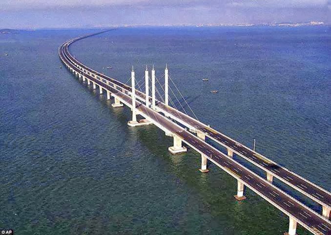 أطول جسر في العالم الصين يبلغ طول الجسر الجديد 42,2 كيلومترا