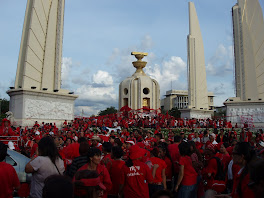 พวกเขามาตามหาประชาธิปไตย