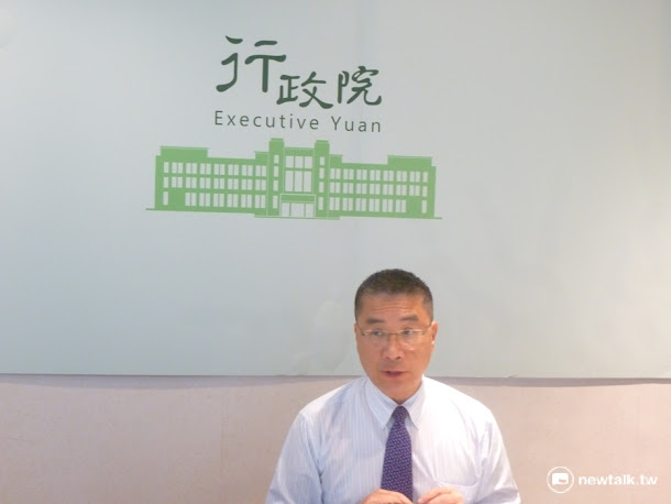 行政院發言人徐國勇今(18)天下午在「行政立法便當會」後,到記者室轉述會議討論內容。 行政院發言人徐國勇今(18)天下午在「行政立法便當會」後,到記者室轉述會議討論內容。