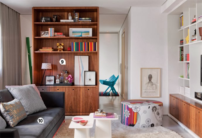 Estantes na Sala