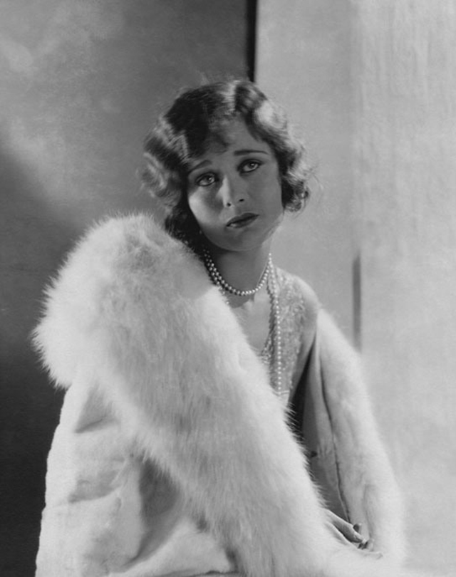 What Did Dolores Costello Look Like  in 1927 