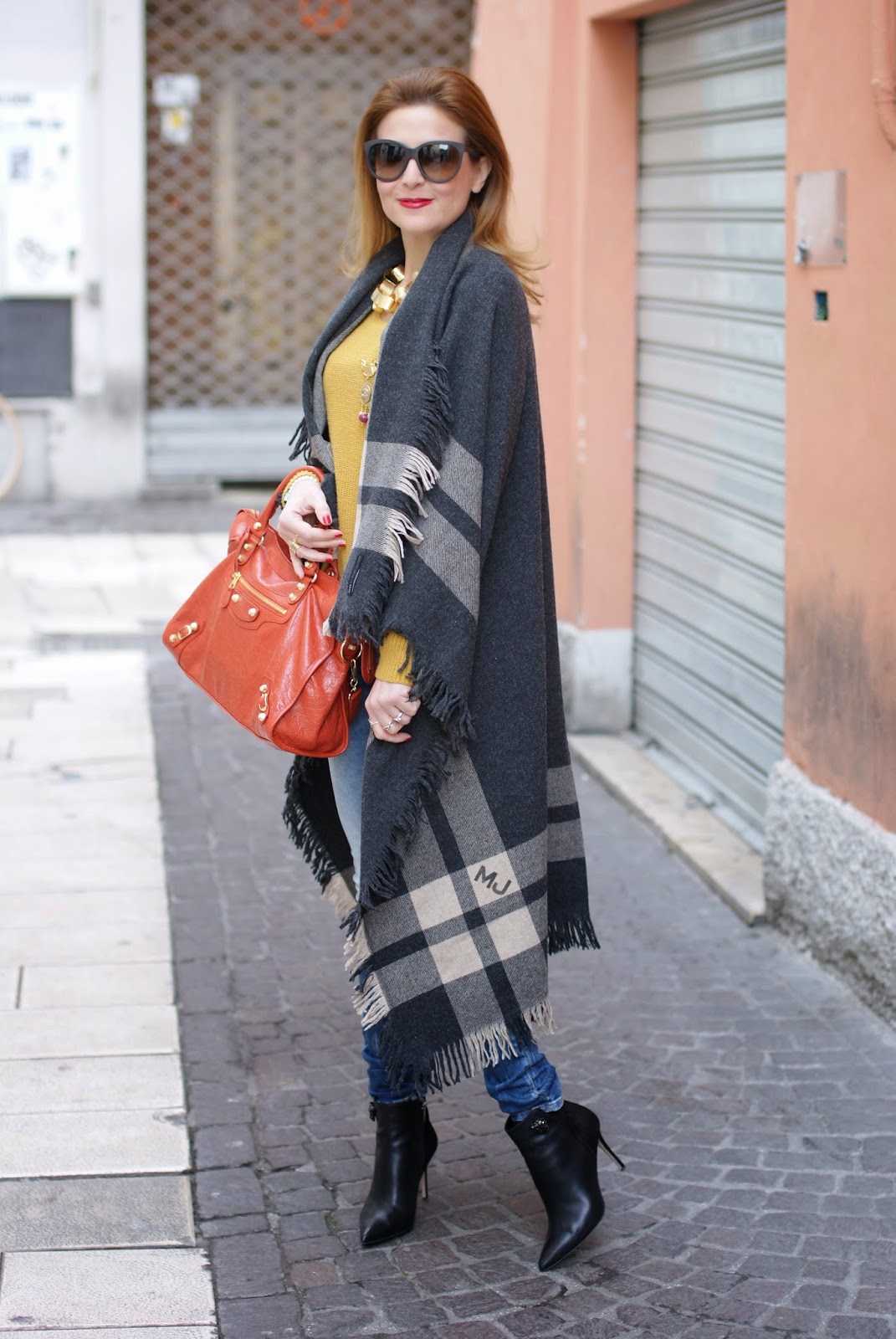 Blanket cape trend with a Marc by Marc Jacobs maxi wrap, Vitti Ferria Contin necklace and Chanel inspired brooch on Fashion and Cookies fashion blog