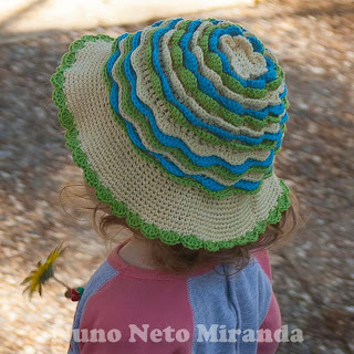 alt="Blooming Flower, crochet sun hat, granny summer hat, chapéu para o sol em crochet"