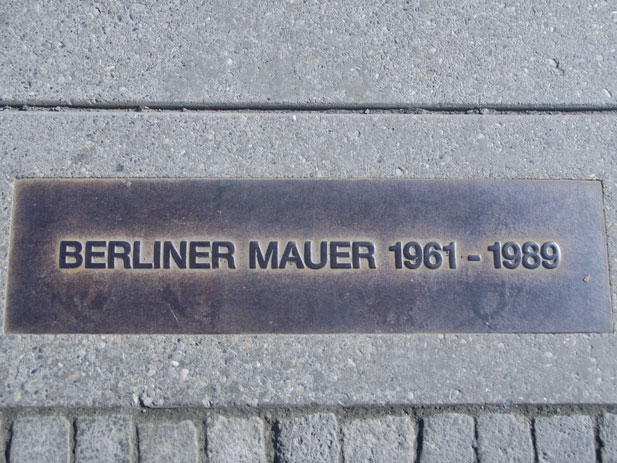 Berlin Entlang Der Einstigen Mauer Im Grenzenlosen Spree Athen