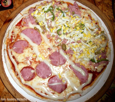Giovanis Pizza: Pizza meia Portuguesa meia Lombinho com Catupiry