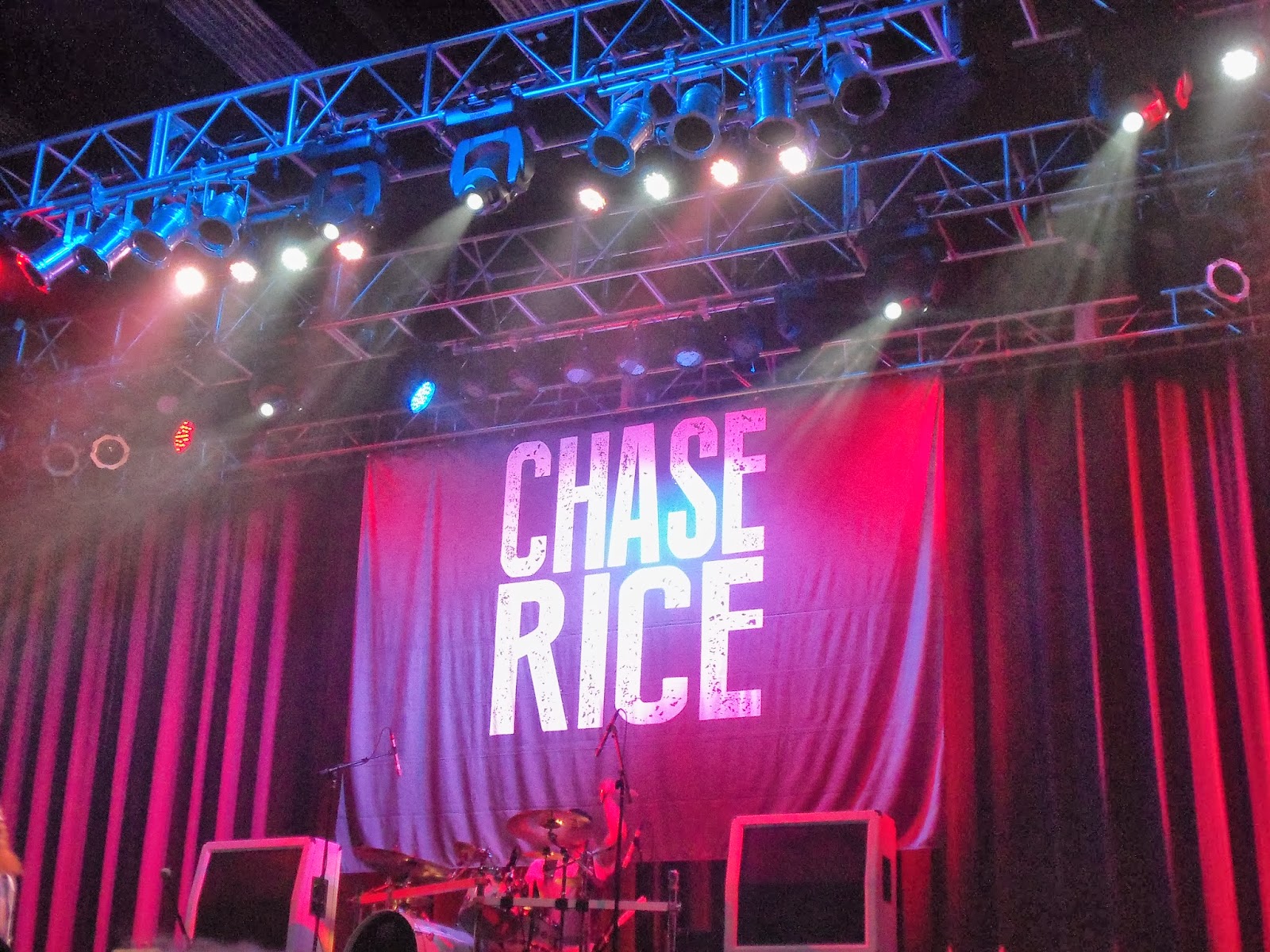 Confidence is Key Concert Chase Rice