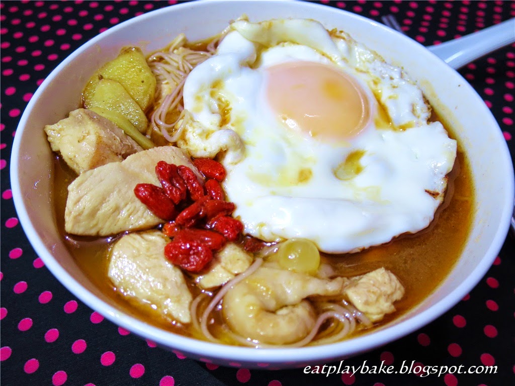 猫兒的天空 麻油鸡面线 Sesame Oil Chicken Soup with Mee Sua